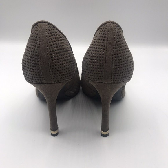 Guess Women's Classic Trace Pumps in Taupe Size 6M - Picture 5 of 9